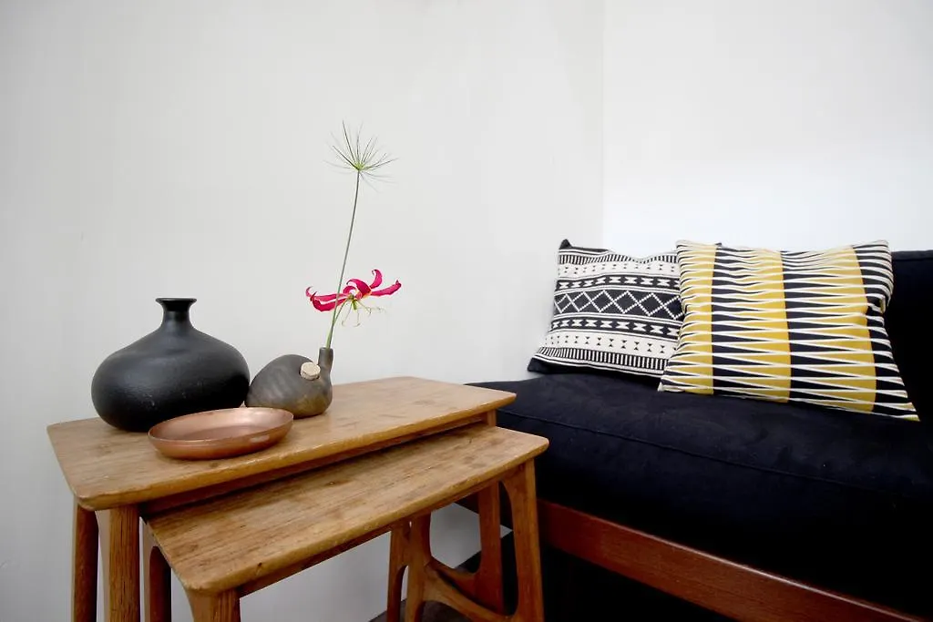 Beautiful 2 floor Vondelpark apartment. Amsterdam Couette-café