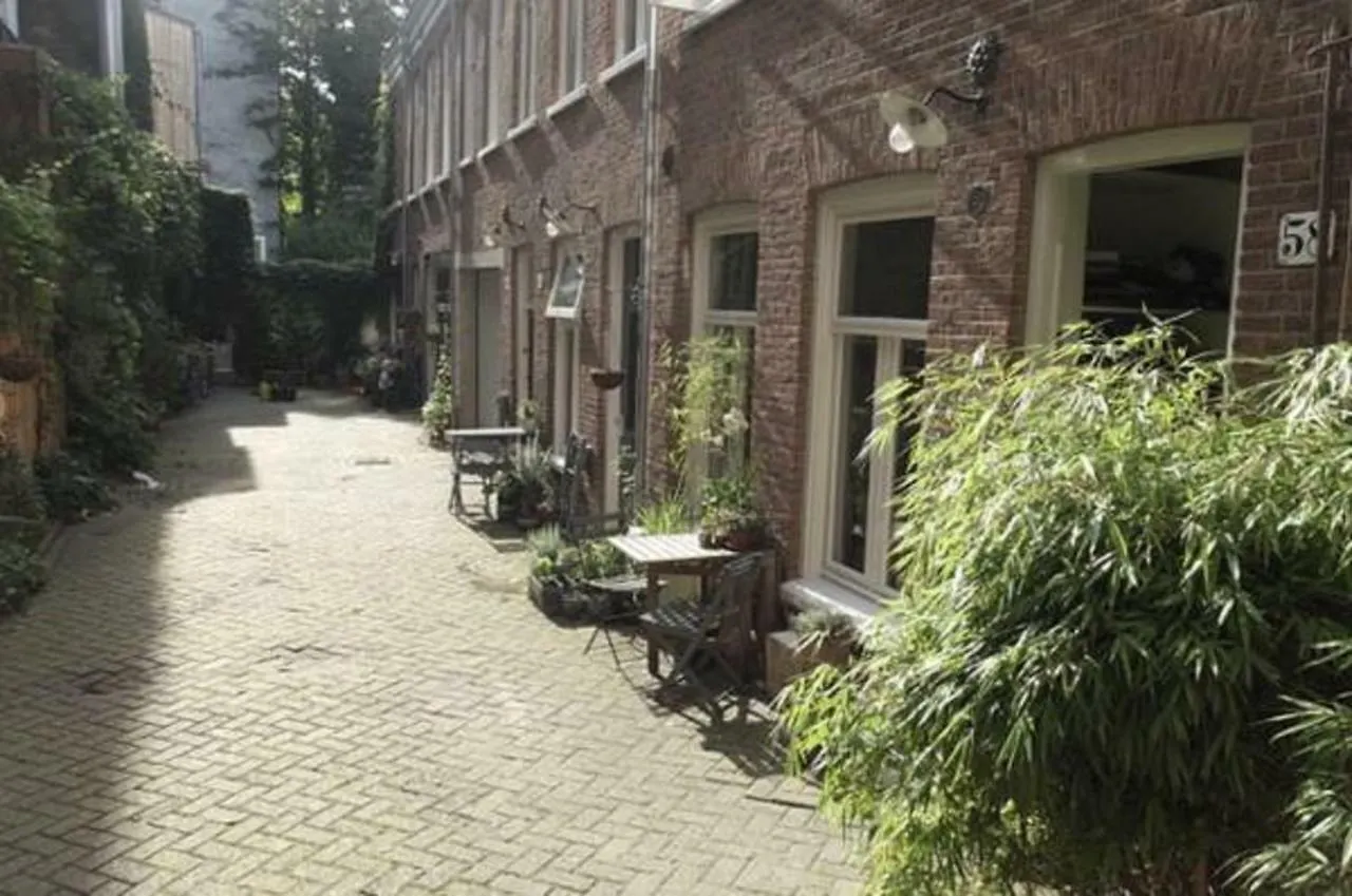 Couette-café Beautiful 2 floor Vondelpark apartment. Amsterdam